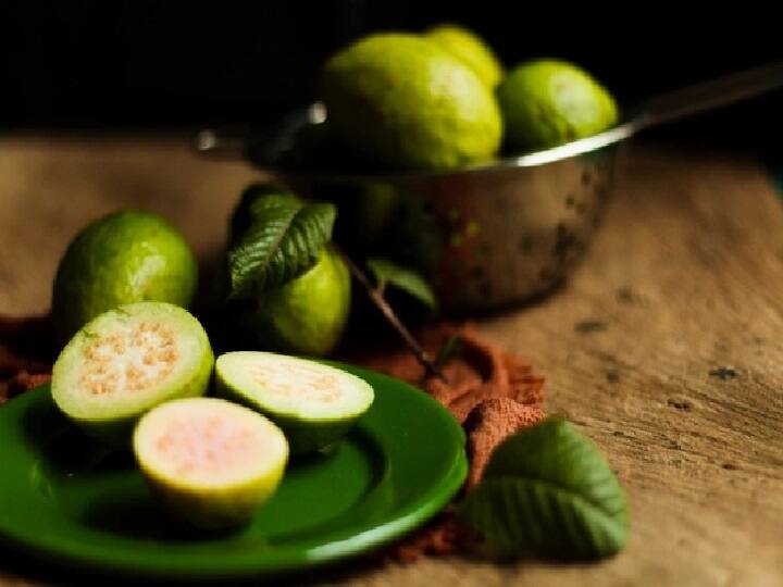 Guava Soup Health Benefits: सर्दी के मौसम में खुद को बीमारियों से रखना चाहते हैं दूर, इस तरह घर पर बनाएं अमरूद का सूप Guava Soup Health Benefits during this winter season include Guava Soup in your daily diet Guava Soup Health Benefits: सर्दी के मौसम में खुद को बीमारियों से रखना चाहते हैं दूर, इस तरह घर पर बनाएं अमरूद का सूप