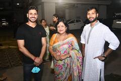 পুজোর আনন্দে একসঙ্গে সামিল, রাজনীতির ময়দানে সৌভ্রাতৃত্বের দৃষ্টান্ত মনোজ-দিন্দার