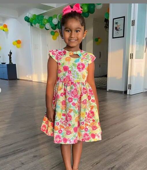 মেয়েকে জন্মদিনের শুভেচ্ছা জানিয়ে নিজের সোশ্যাল মিডিয়া হ্যান্ডলে সানি লিওনে লেখেন, 'শুভ জন্মদিন আমার স্পেশাল মেয়ে নিশা। বাবা-মা দুজনেি তোমাকে খুব ভালোবাসে।'