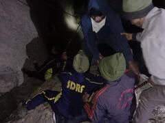 Kedarnath Yatra: यात्रियों के लिए देवदूत बने SDRF और पुलिस के जवान, नदी में फंसे दो श्रद्धालुओं को बचाया