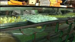 Durga Puja 2021: করোনাকালে কোলাকুলি না থাকলেও, বিজয়ায় মিষ্টিমুখে নেই বিধিনিষেধ | Bangla News