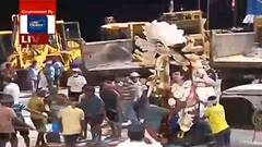 Durga Puja 2021: করোনা-গঙ্গাদূষণ নিয়ে সচেতনতা, একাদশীতে কড়া নিরাপত্তাতেই বাবুঘাটে নিরঞ্জন। Bangla News