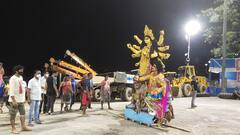 বিধি মেনে মিশল আবেগ, একাদশীর সন্ধেজুড়ে প্রতিমা বিসর্জন বাবুঘাটে