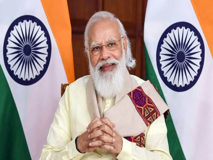 Man arrested for sharing fake photo of PM Modi image in a scare crow pot in chaudasi பிரதமர் மோடி புகைப்படத்தின் மீது சோளக்காட்டு பொம்மை படத்தைவைத்து மார்ஃபிங் செய்தவர் கைது..!