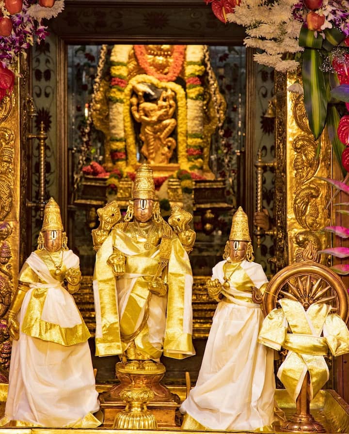 வஜ்ர மகுடதர கோவிந்தா வராக மூர்த்திவி கோவிந்தா