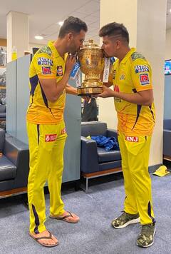 IPL Final 2021: ধোনিদের ট্রফি জয়ের আনন্দে সামিল স্ত্রী-সন্তানেরাও, মরুদেশে উৎসবের আবহ