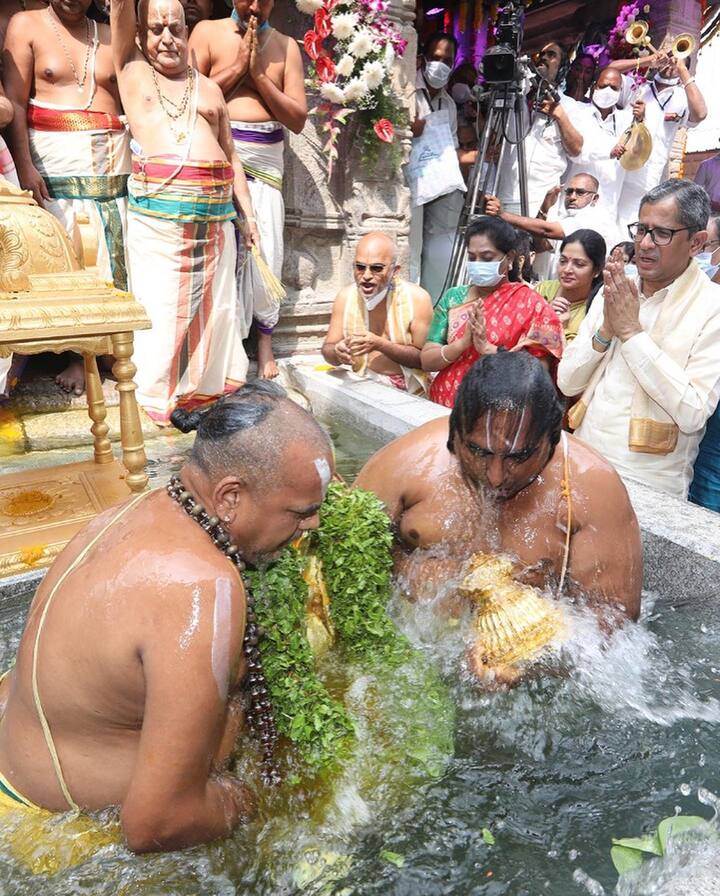 சிஷ்ட பரிபாலக கோவிந்தா கஷ்ட நிவாரண கோவிந்தா