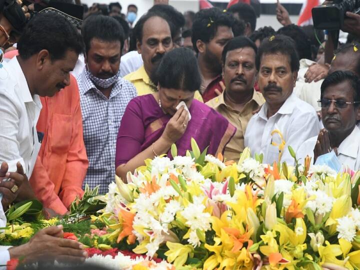 Sasikala press conference at Jayalalithaa memorial ‛என் பாரத்தை நினைவிடத்தில் இறக்கி வைத்துவிட்டேன்... புறப்படுகிறேன்’ -சசிகலா பேட்டி!