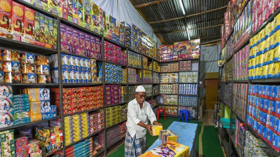 Stalin Letter : బాణసంచా నిషేధ బాటలో రాష్ట్రాలు .. ఆ పని చేయవద్దని సీఎం స్టాలిన్ లేఖలు ! States on the path to banning fireworks .. Letters from CM Stalin not to ban! Stalin Letter : బాణసంచా నిషేధ బాటలో రాష్ట్రాలు .. ఆ పని చేయవద్దని సీఎం స్టాలిన్ లేఖలు !