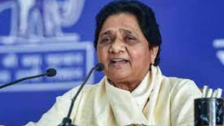 UP Assembly Elelction 2022 BSP Supremo Mayawati said BJP and Samajwadi party claim her work as their own UP Election 2022: मायावती ने कहा, मेरे ही काम को अपना बता रही हैं बीजेपी और सपा, अपना काम बताने को जारी किया फोल्डर