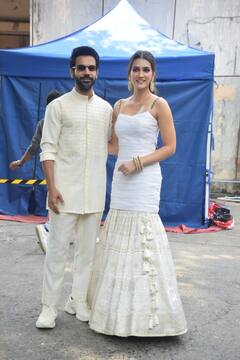 'হম দো হমারে দো' ছবির প্রোমোশনে ক্যামেরাবন্দি কৃতি শ্যানন ও রাজকুমার রাও