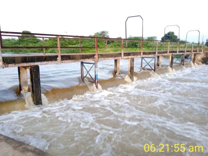 Farmers are happy with the opportunity to fill the lakes quickly as water has come and gone after six years in the Gamba canal பாலாற்றில் வெள்ளம்...! - கம்ப கால்வாயில் நீர்வரத்து அதிகரிப்பால் வேகமாக நிரம்பும் செம்பரம்பாக்கம் ஏரி...!