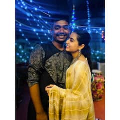 Durga Puja 2021: শোভন-স্বস্তিকা থেকে স্বস্তিকা মুখোপাধ্যায়, তারকা বন্ধুদের সঙ্গে ডিজাইনার অভিষেকের পুজোযাপন