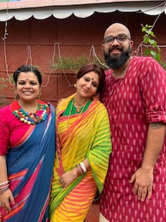 Durga Puja 2021: শোভন-স্বস্তিকা থেকে স্বস্তিকা মুখোপাধ্যায়, তারকা বন্ধুদের সঙ্গে ডিজাইনার অভিষেকের পুজোযাপন