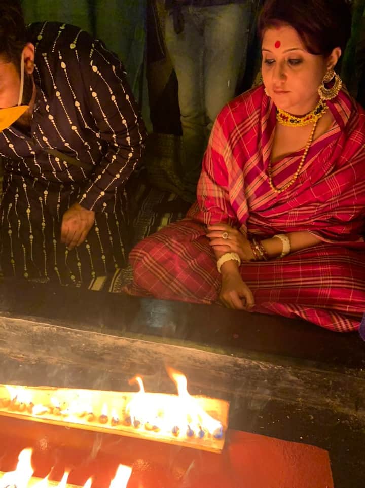 সাবেকি সাজে সকলের নজর কাড়েন অভিনেত্রী স্বস্তিকা মুখোপাধ্যায়।