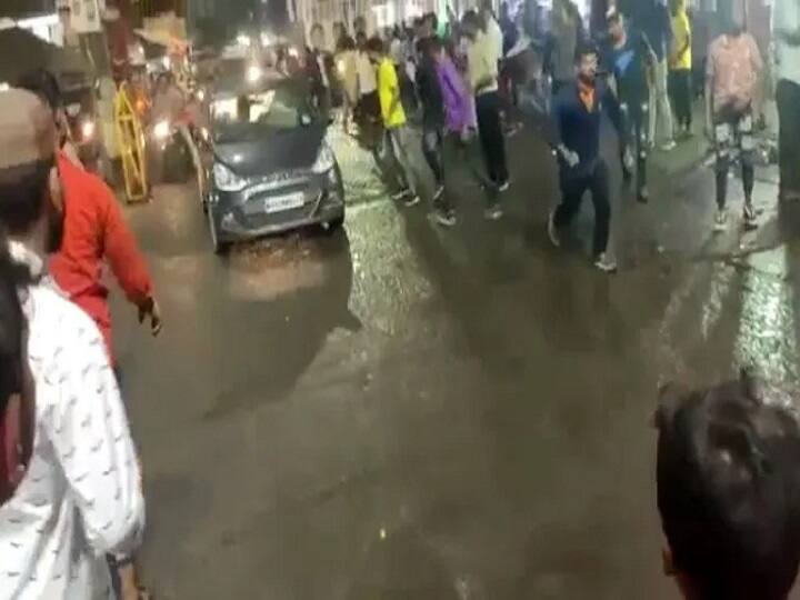 Now a case of hit and run in Bhopal, a speeding car entered the crowd during the immersion of Durga idol अब भोपाल में हिट एंड रन का मामला, दुर्गा प्रतिमा विसर्जन के दौरान भीड़ में घुसी तेज रफ्तार कार