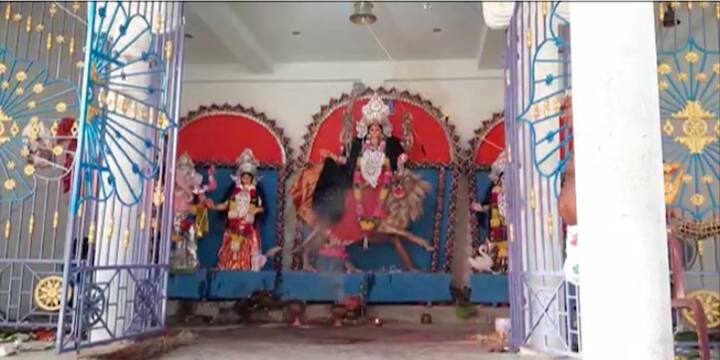 Durga Puja begins on Dashami for the residents of Khadimpur in Raiganj in North Dinajpur they worship Durga in the form of 'Balaichandi' Durga Puja 2021: দশমীতে শুরু শারোদৎসব, রায়গঞ্জের খাদিমপুরের বাসিন্দারা মাতেন 'বালাইচণ্ডী' রূপী দুর্গার আরাধনায়