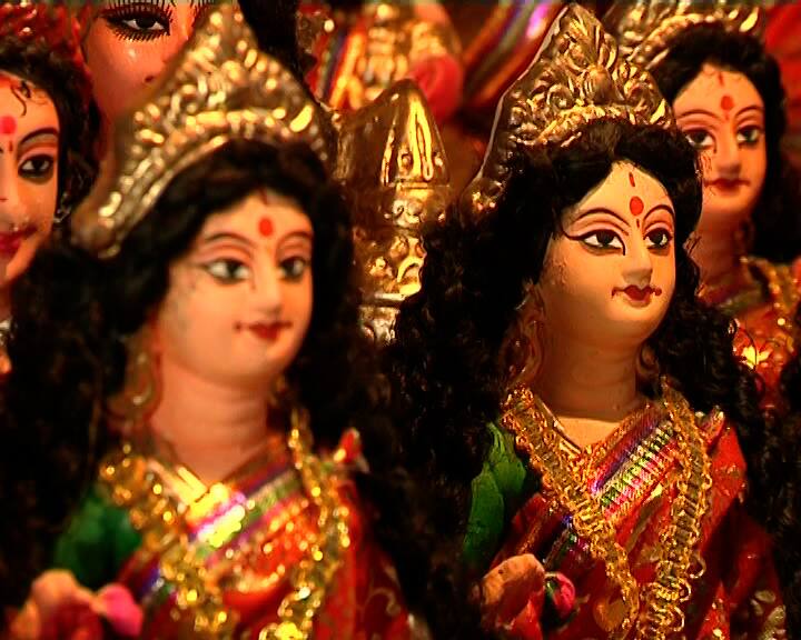 রবিবার থেকে দক্ষিণবঙ্গে বৃষ্টি বাড়বে।   সেই বৃষ্টি চলবে বুধবার পর্যন্ত।    ভারী থেকে অতিভারী বৃষ্টি হতে পারে উপকূলের জেলাগুলিতে।