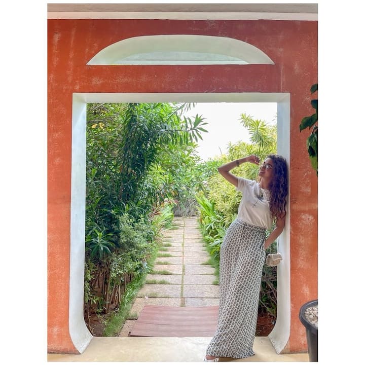 (Image credit: Instagram) 2013లో విడుదలైన మలయాళం సినిమా గీతాంజలితో హీరోయిన్ గా పరిచయమయ్యింది.