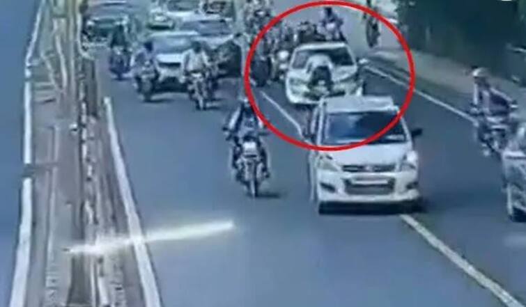 Pune traffic police were dragged 700 meters with the car  Pune : वाहतूक पोलिसाला कारवरुन 700 मीटर फरफटत नेलं, पुण्यातील धक्कादायक प्रकार