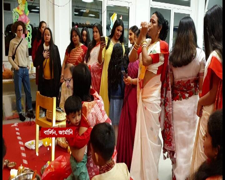 দুর্গাপুজোর উত্সকব, আবেগে বাংলা আর বার্লিন একাকার।