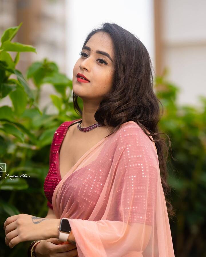 దీప్తి సునయనా అందాల విందు.. తగ్గేదేలే అంటున్న బిగ్ బాస్ బ్యూటీ! - Image Credit: Deepthi Sunaina/Instagram