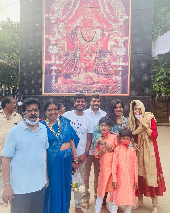 (Image credit: Instagram) శ్రీముఖి ట్రెడిషనల్ పిక్స్