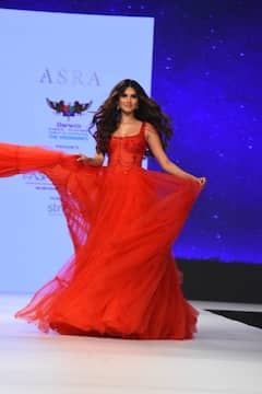PICS: Vaani Kapoor & Tara Sutaria Sizzle In Stunning Outfits At They Walk The Ramp