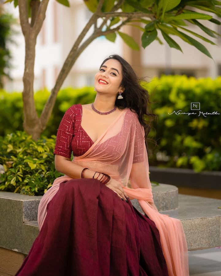 దీప్తి సునయనా అందాల విందు.. తగ్గేదేలే అంటున్న బిగ్ బాస్ బ్యూటీ! - Image Credit: Deepthi Sunaina/Instagram