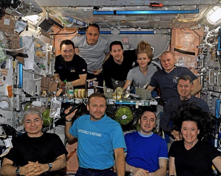 Russian Film Crew Return After Shooting ‘The Challenge’ Movie In Space Russian Film Crew Return After Shooting ‘The Challenge’ Movie In Space