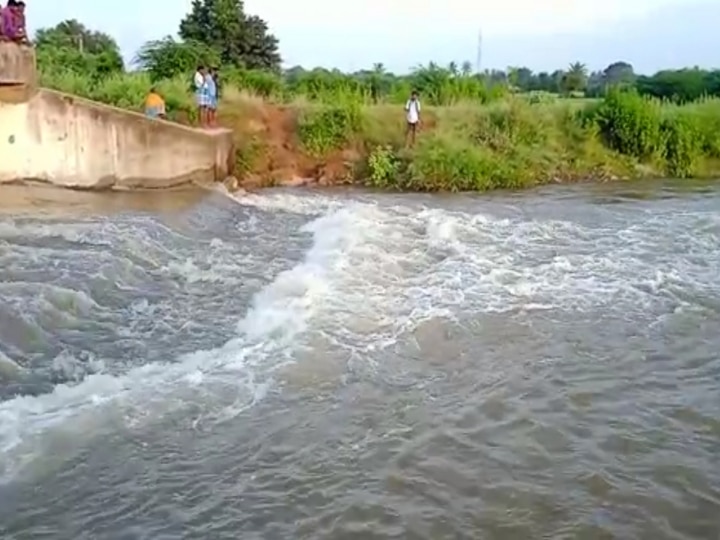 பாலாற்றில் வெள்ளம்...! - கம்ப கால்வாயில் நீர்வரத்து அதிகரிப்பால் வேகமாக நிரம்பும் செம்பரம்பாக்கம் ஏரி...!