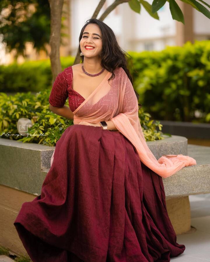 దీప్తి సునయనా అందాల విందు.. తగ్గేదేలే అంటున్న బిగ్ బాస్ బ్యూటీ! - Image Credit: Deepthi Sunaina/Instagram