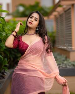 Deepthi Sunaina: దీప్తి సునయనా అందాల విందు.. తగ్గేదేలే అంటున్న బిగ్ బాస్ బ్యూటీ!