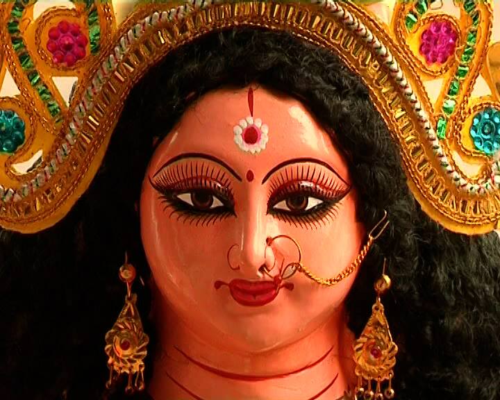 উত্তরবঙ্গের একাধিক জেলাতেও সোম ও মঙ্গলবার ভারী থেকে অতি ভারী বৃষ্টির সম্ভাবনা রয়েছে বলে জানিয়েছে আবহাওয়া দফতর।  বুধবার-বৃহস্পতিবার লক্ষ্মীপুজো। তার আগে দুর্যোগ কাটবে কি ?