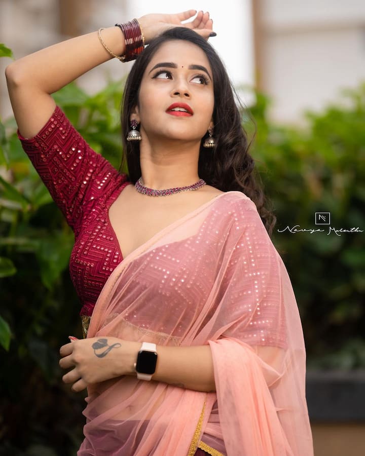 దీప్తి సునయనా అందాల విందు.. తగ్గేదేలే అంటున్న బిగ్ బాస్ బ్యూటీ! - Image Credit: Deepthi Sunaina/Instagram
