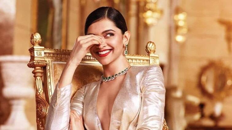 Deepika Padukone Posted two pictures with and without cap on Instagram টুপি পরব নাকি চুল খোলা রাখব? অনুরাগীদের দিকে প্রশ্ন ছুড়লেন দীপিকা