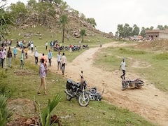 Gaya News: गया में मुखिया प्रत्याशी के प्रचार के दौरान भिड़े दो पक्ष, निकाली गई थी बाइक रैली, खेत में भागकर बचाई जान