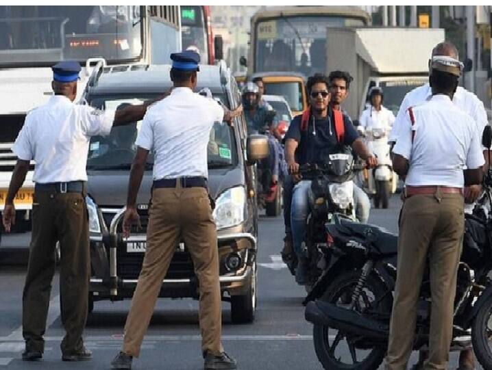 cases has been registered against 21,984 people in Chennai for riding a bike without wearing a helmet in the last 12 days Helmet : அதிர்ச்சிதான்.. ஹெல்மெட் போட மறந்துடாதீங்க பாஸ்... 12 நாட்களில் மட்டும் போடப்பட்ட அபராதம் இவ்வளவு