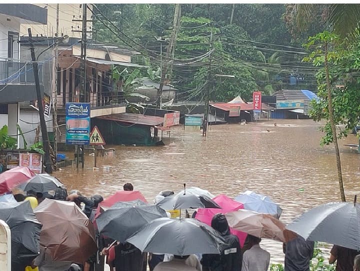 Kerala rains live updates: 8 dead, 20 missing as Kerala deluged by 74% excess rain கேரளாவை புரட்டிப்போட்ட மழை: 74% கூடுதலாக பெய்ததால் பெரும் பாதிப்பு; 8 பேர் பலி; 20 பேர் மாயம்