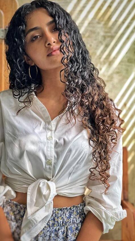 வாடைக் காற்றினில் ஒரு நாள் ஒரு வாசம் வந்ததே பொன் நேரம் வந்ததே