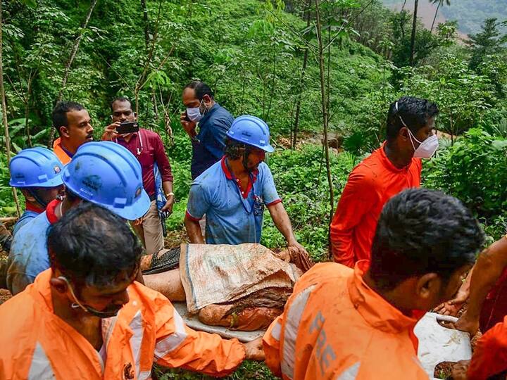 Kerala Floods: PM Modi Speaks To CM Pinarayi Vijayan As Death Toll Due To Heavy Rains And Landslides Rises To 21 Kerala Floods: PM Modi Speaks To CM Pinarayi Vijayan As Death Toll Due To Heavy Rains, Landslides Rises To 21