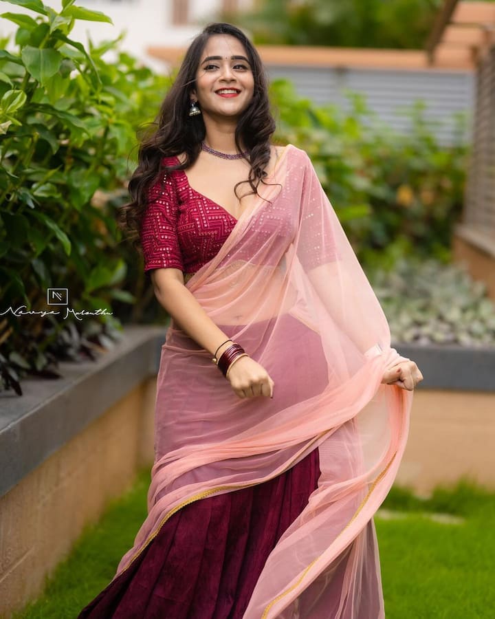 దీప్తి సునయనా అందాల విందు.. తగ్గేదేలే అంటున్న బిగ్ బాస్ బ్యూటీ! - Image Credit: Deepthi Sunaina/Instagram