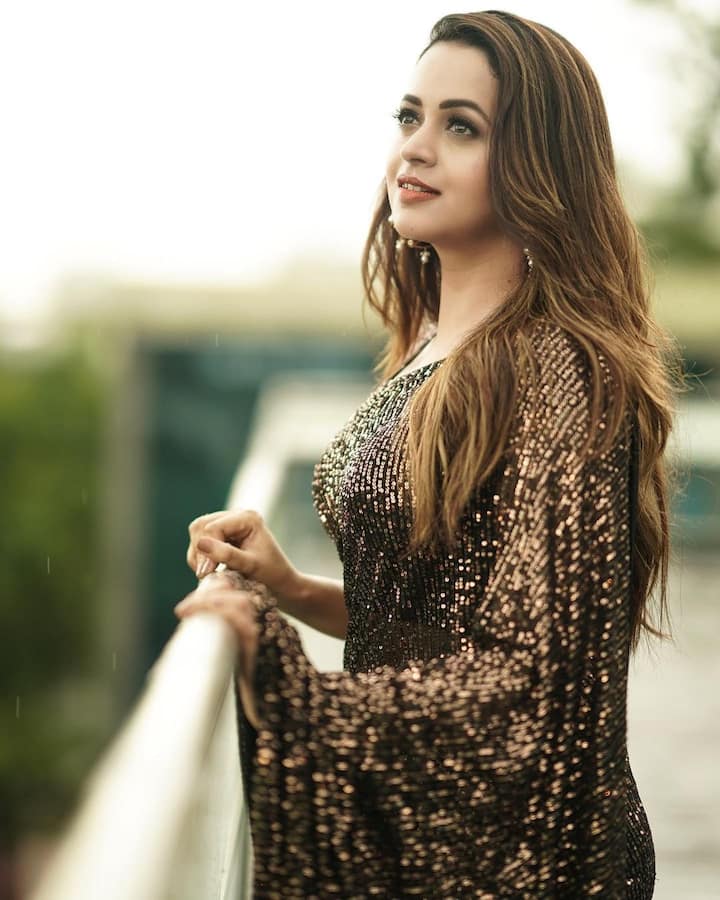 அசைந்தாய் அன்பே அசைந்தேன் அழகாய் அய்யோ தொலைந்தேன்