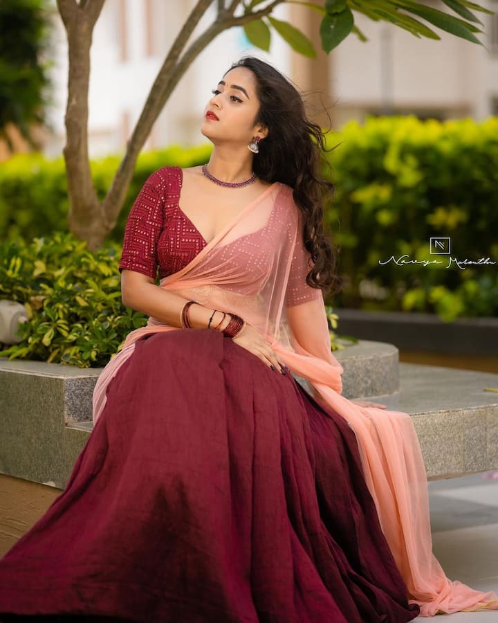 దీప్తి సునయనా అందాల విందు.. తగ్గేదేలే అంటున్న బిగ్ బాస్ బ్యూటీ! - Image Credit: Deepthi Sunaina/Instagram