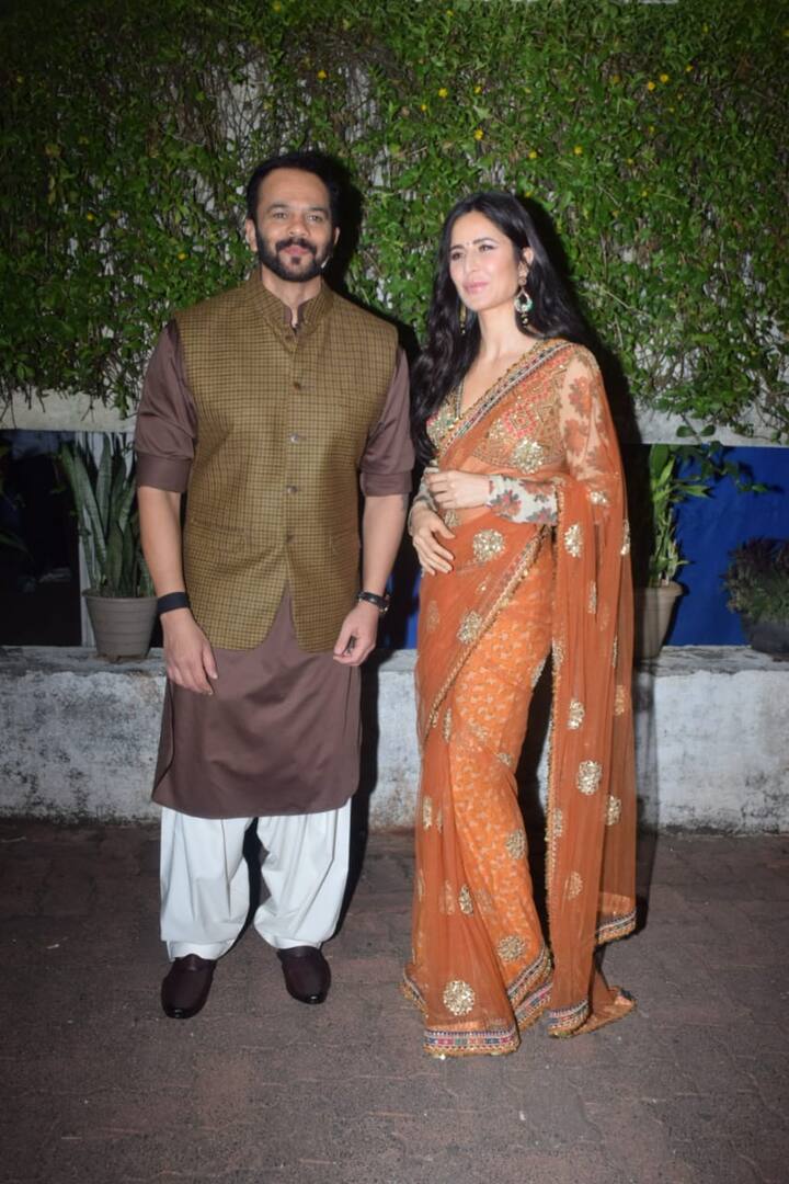 कैटरीना कैफ ने सूर्यवंशी फिल्म का प्रमोशन शुरू कर दिया है. सोमवार को इस हसीना को फिल्म सिटी में स्पॉट किया गया और उनके साथ दिखे रोहित शेट्टी.