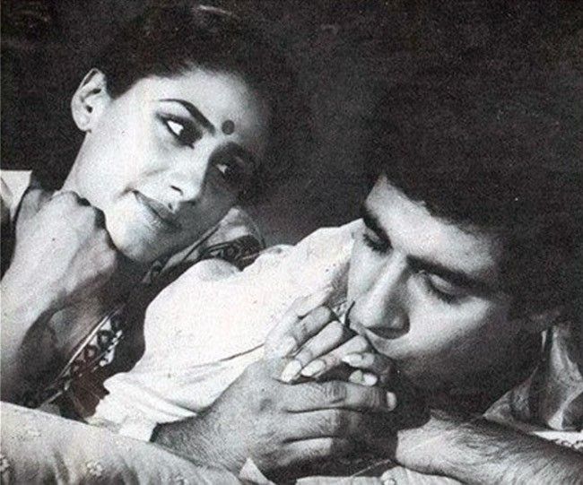 Raj Babbar Comeback To First Wife Nadira After Smita Patil Death At 31  Nadira Reacted This Way To Smita Patil | Raj Babbar-Smita Patil: स्मिता  पाटिल की मौत के बाद जब पहली पत्नी के पास लौटे राज बब्बर, नादिरा ने कह दी थी  स्मिता को लेकर ऐसी बात