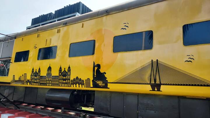 एका विभागात आपण बसून ऑर्डर देऊन जेऊ शकतो, तर दुसरीकडे उभ्याउभ्या वडापाव, सॅंडविच, ज्यूस, सॉफ्टड्रिंक असे पदार्थ खाऊ शकतो. अशा प्रकारचे रेल्वे डब्यात सुरु झालेले हॉटेल आसनसोल स्थानकात आहे. त्याच धर्तीवर मध्य रल्वेच्या सीएसएमटी स्थानकात दुसरे हॉटेल सुरू करण्यात येत आहे. या हॉटेल मध्ये आपल्याला वडापाव पासून ते पंजाबी, चायनीज आणि दक्षिण भारतीय खाद्यपदार्थ खाता येणार आहेत.