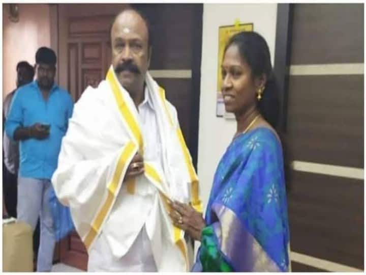 ABP EXCLUSIVE: Resolution to sideline female MLA-Goshti conflict in Sivagangai district DMK ABP EXCLUSIVE: பெண் எம்எல்ஏவை ஓரங்கட்ட தீர்மானம்-சிவகங்கை மாவட்ட திமுகவில் கோஷ்டி பூசல்