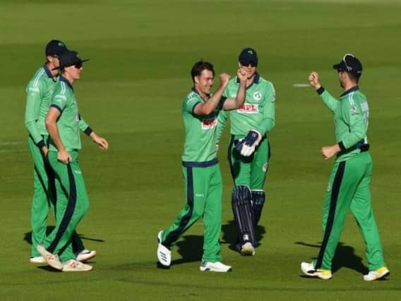 T20 World Cup 2021 Record: इस गेंदबाज ने ली T20 WC-2021 की पहली हैट्रिक, ऐसा करने वाले तीसरे गेंदबाज T20 World Cup 2021 Record: इस गेंदबाज ने ली T20 WC-2021 की पहली हैट्रिक, ऐसा करने वाले तीसरे गेंदबाज