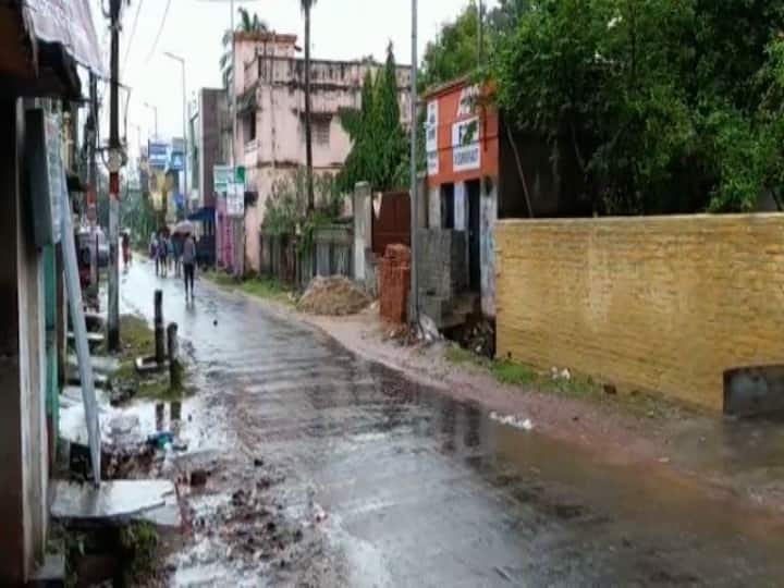 বুধবার থেকে পরিস্থিতির উন্নতি হবে বলে জানিয়েছে আলিপুর আবহাওয়া দফতর।
